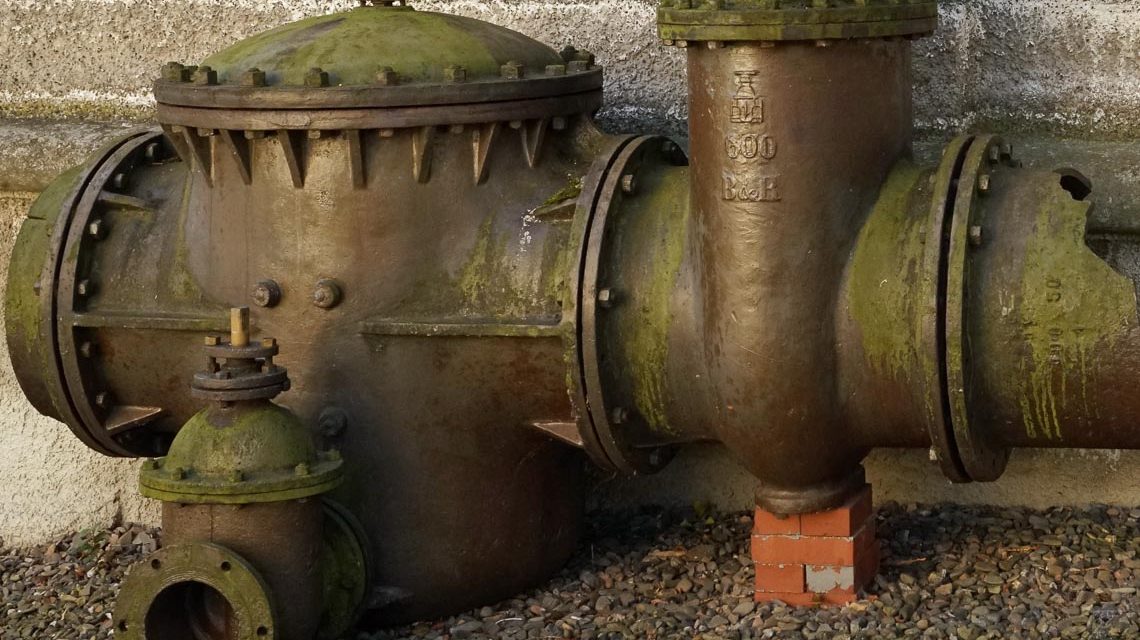 Defekt, Gebrochener Wasserschieber von and dazumal führt zu einer Unterbrechung der Wasserversorgung.