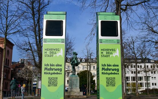 Wehrwegbecher Sammelstation auf dem Schlossplatz: Mehrwegmodellstadt.