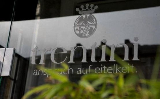 Friseur Trentini, Schaufenster in der Bahnhofstraße