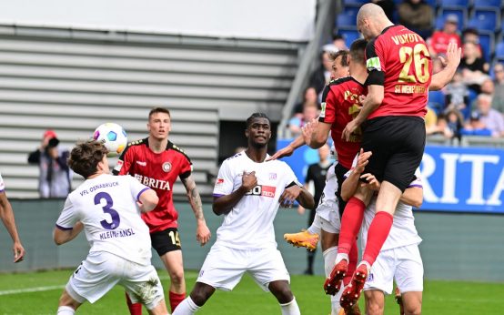 Alexander Vukotic köpft zum 1:1 ein. das Tor wird aberkannt.