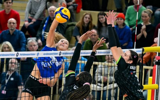Melissa Langegger im Angriff, VCW - Ladies in Back, 2:3