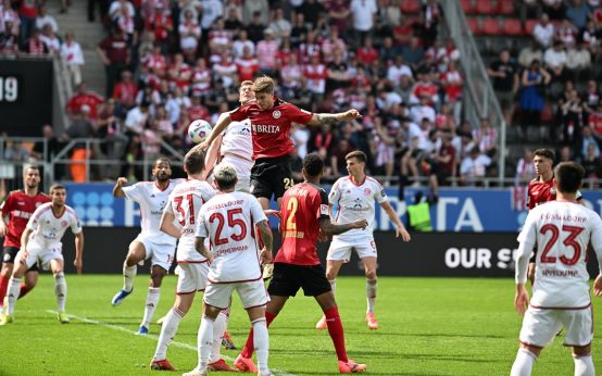 Marcus Mathisen im Strafraum der Fortiuna Düsseldorf