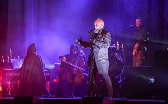 Mono Inc. rockt die Bühne ihm Schlachthof