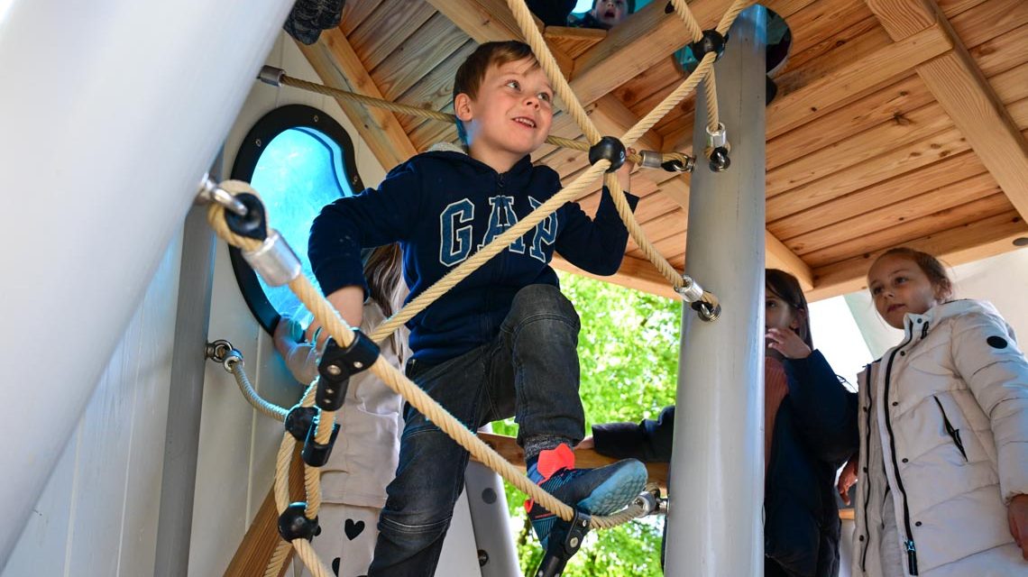 Vom neugestalteten Spielpatz ins Weltall