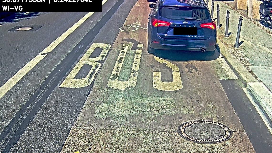 Fotobeweis der Frontkamera im ESWE-Linienbus.