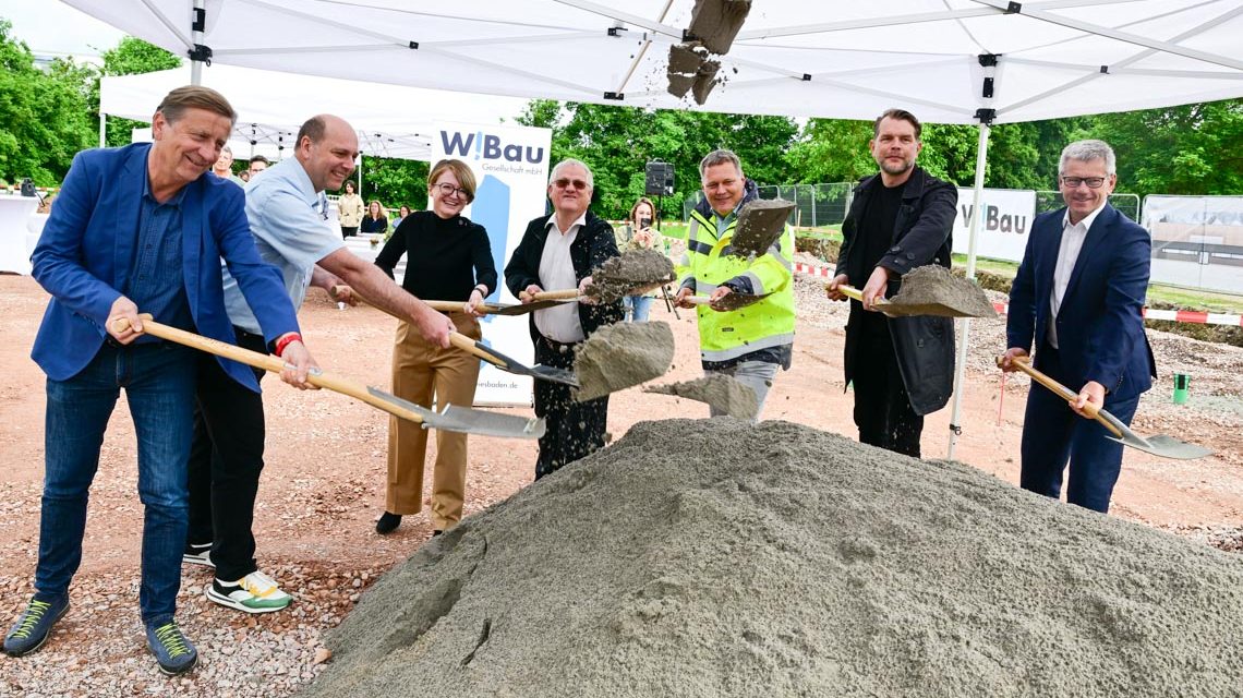 Adalbert Stifter Schule, Spatenstich