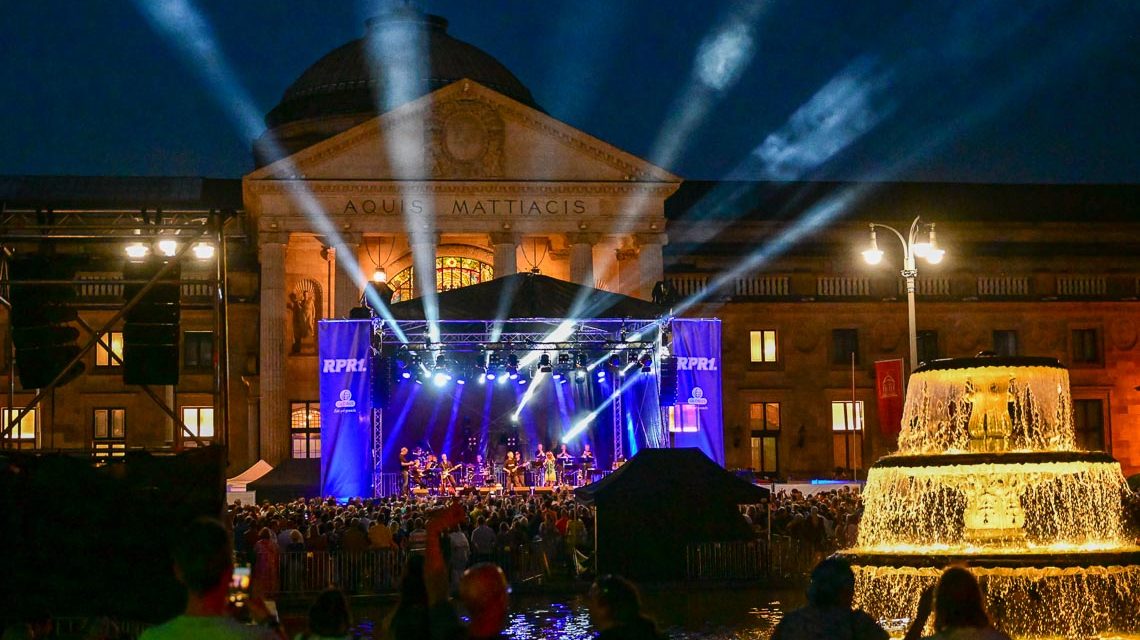 Tags und Nachts, bis 0:00 Uhr wird auf dem Wilhelmstraßenfest viel geboten. das Programm.