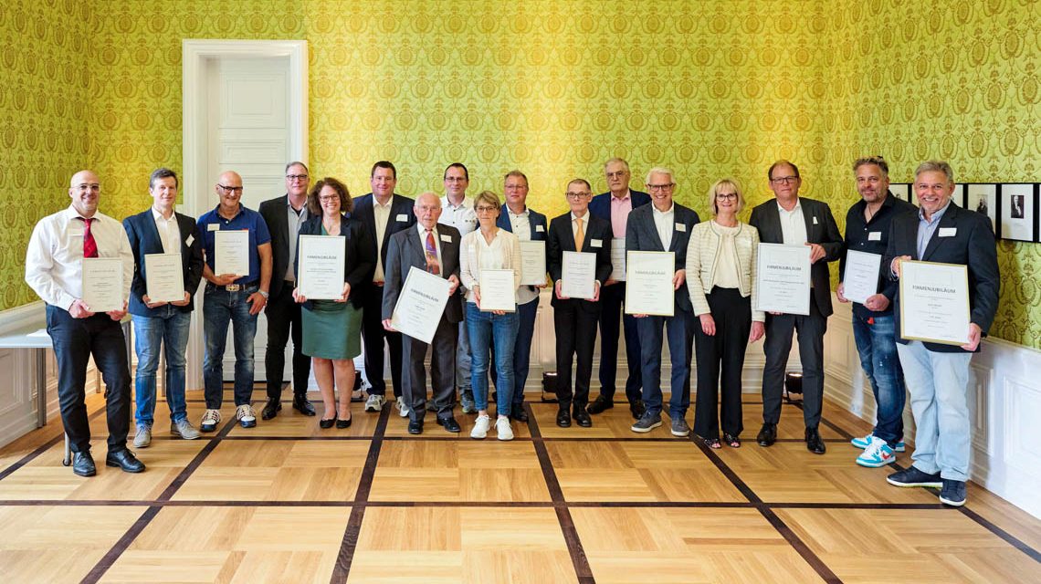 25, 50, 75 und 125 Jahre Firmenzugehörigkeit: Das gehört ausgezeichnet.