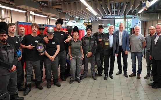 Zehn angehende belgische Metallbauer absolvieren ihr zweiwöchiges Auslandspraktikum in Wiesbaden.