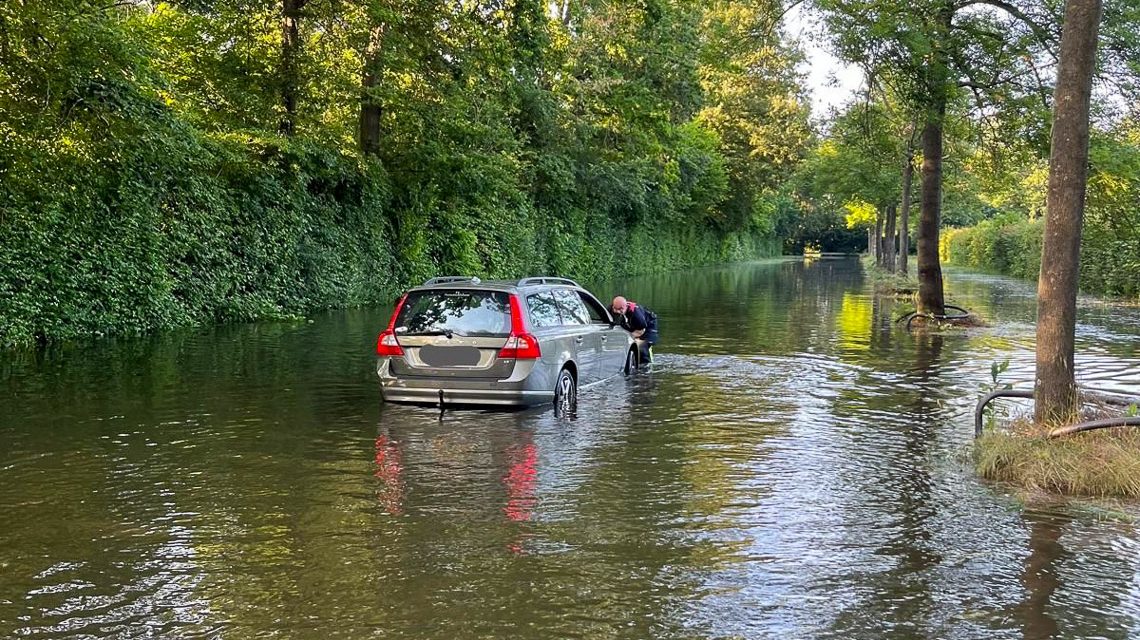 Auto an der Maaraue Vergessen, dann kam das Hochwasser,