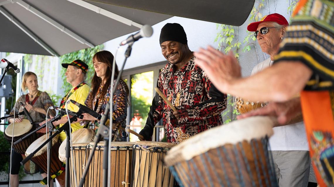 Archivfoto – Afrika Festival, Musik auf der Event-Bühne von Gramenz Galabau. Foto: Volker Watschounek