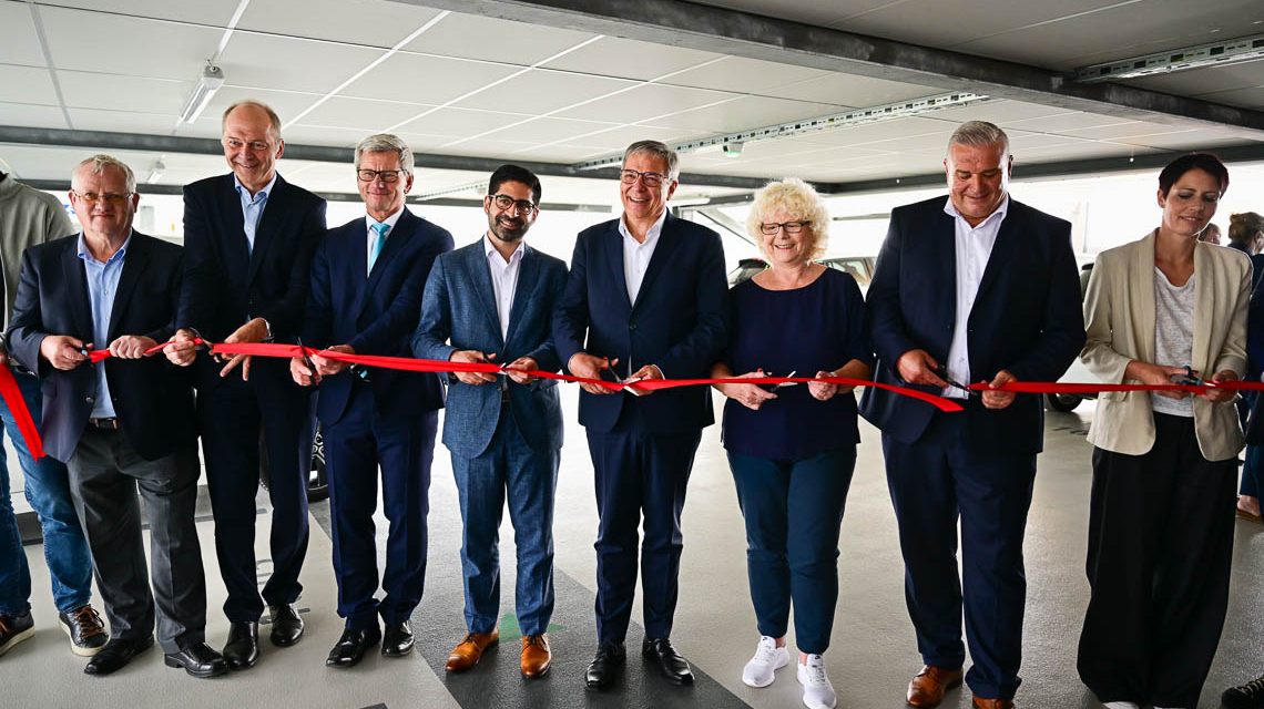 Andreas Guntrum, Dr. Gerhard Obermayr, Andreas Kowol, Mansorri, Gert-Uwe Mende, Christa Gebriel, Jörg Höhler (vlnr)