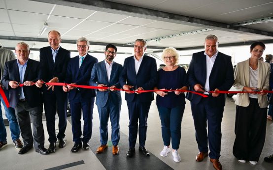 Andreas Guntrum, Dr. Gerhard Obermayr, Andreas Kowol, Mansorri, Gert-Uwe Mende, Christa Gebriel, Jörg Höhler (vlnr)