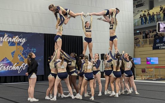 Phantastics Senior Group Stunt mit Trainerin Manuela Christen