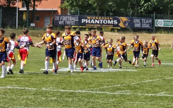 Die kleinen der Phantoms laufen auf: die U10-Flaggies.