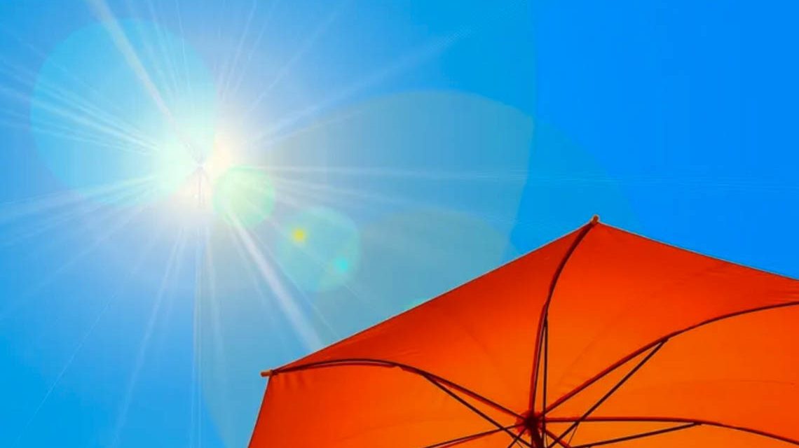 Schirm als Hitzeschutz, Tipps für Senioren.