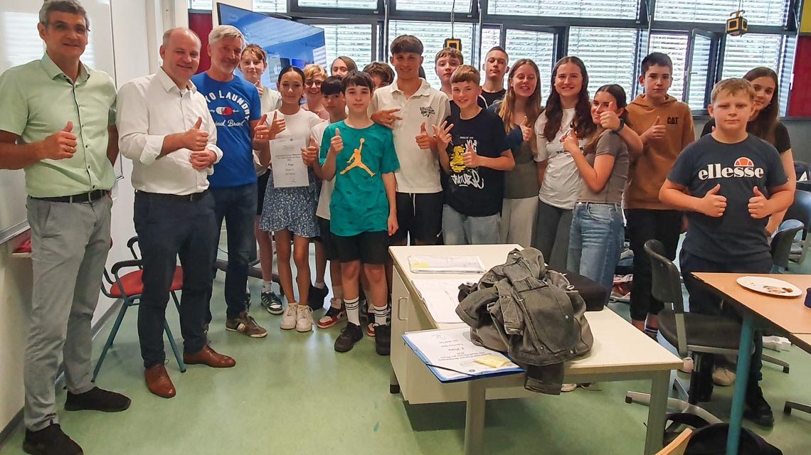 Gymnasium Eltville ist Stolz auf dem Siegt beim Stadtradeln.
