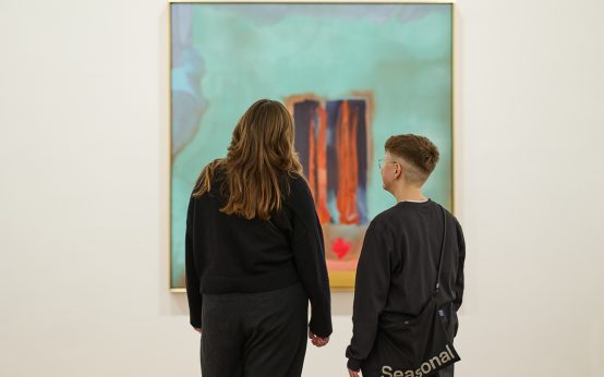 Besucher im Museum Ernst