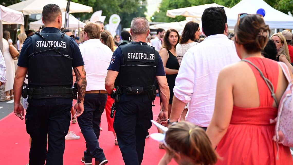 Sicheres Wiesbaden, Kontrollen beim Taunusstraßenfest.
