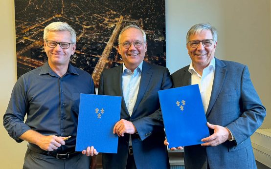 Andreas Kowol, Ralf Schodlok und Oberbürgermeister Gert-Uwe Mende: ESWE Versorgung