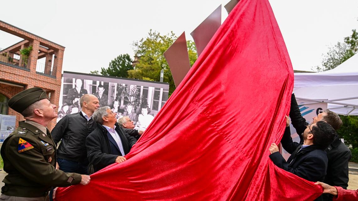 Luftbrücken Denkmal in der Frankfurter Straße