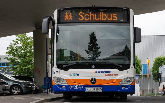 Schulbus von ESWE Verkehr