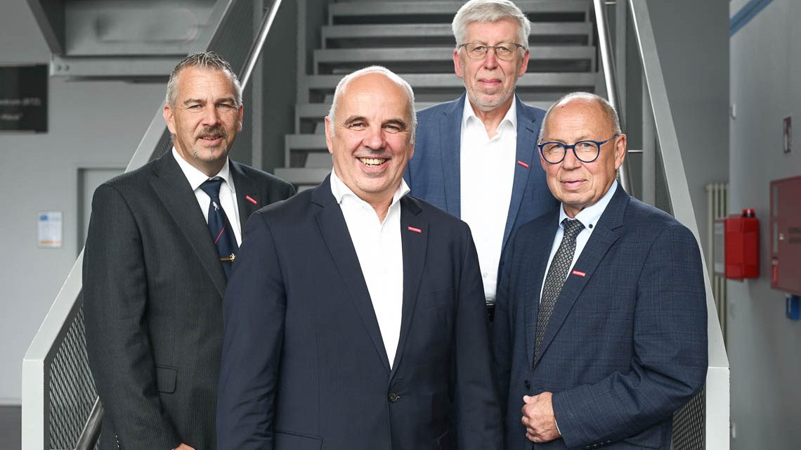 Hauptgeschäftsführer Bernhard Mundschenk (2. v. re.) mit dem wiedergewählten Präsidium der Handwerkskammer Wiesbaden bestehend aus (v. li.) Andreas Brieske, Stefan Füll und Joachim Wagner.