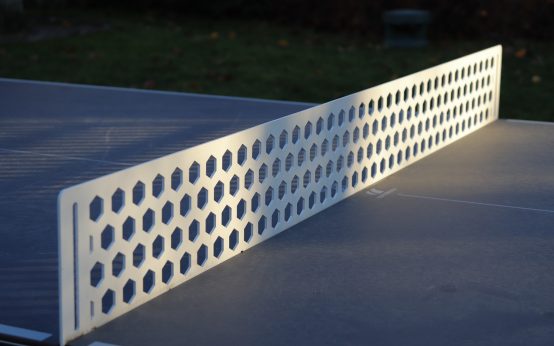 Tischtennisplatte auf Kinderspielplatz, Symbolbuild für Neugestaltung des Wallufer Platz.