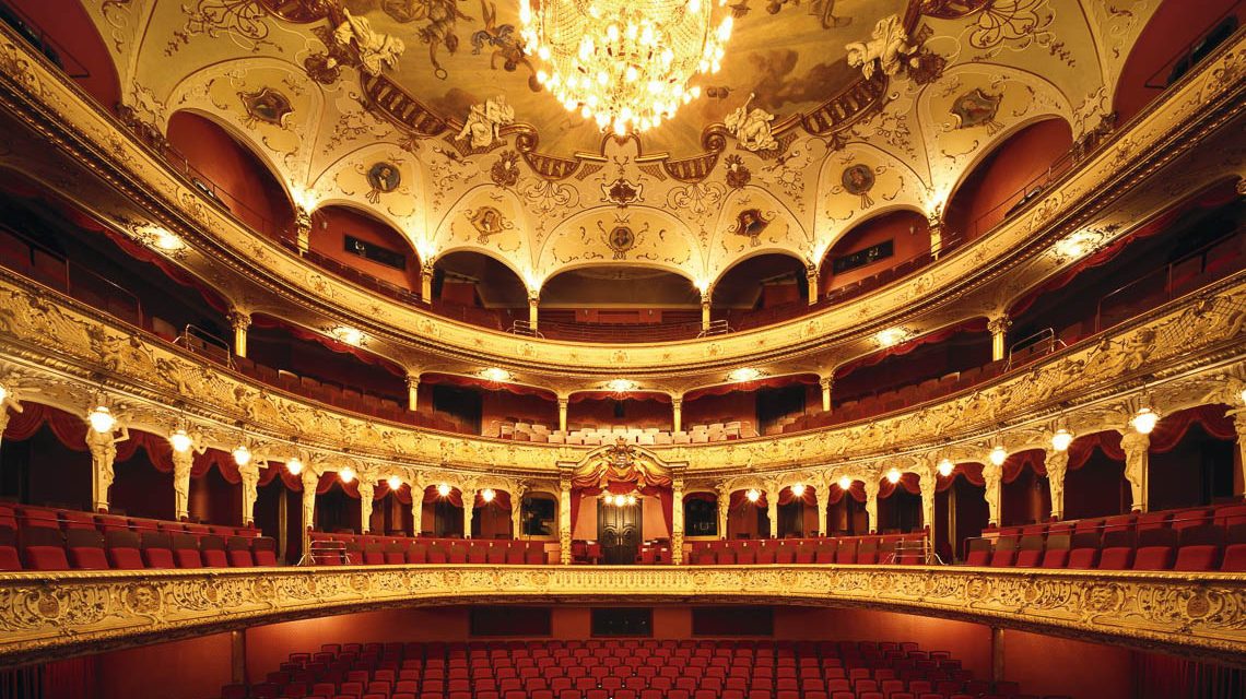 Leere Ränge im Staatstheater Wiesabden: Das Warten auf die neue Spielzeit. Eröffnungswochenende.