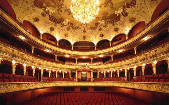 Leere Ränge im Staatstheater Wiesabden: Das Warten auf die neue Spielzeit. Eröffnungswochenende.