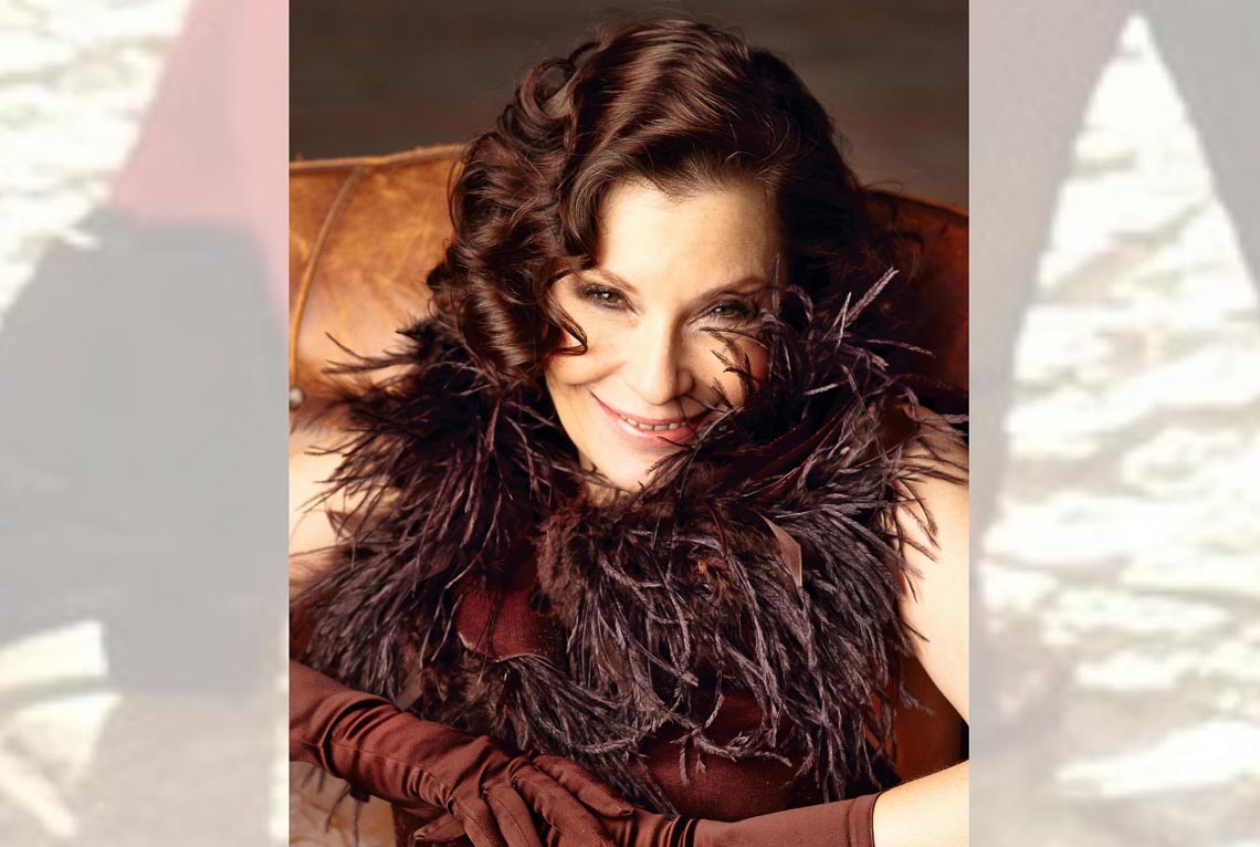 Ein-Sonntag-voller-Sehnsucht-Claudia-Carbo-im-Theater-im-Pariser-Hof