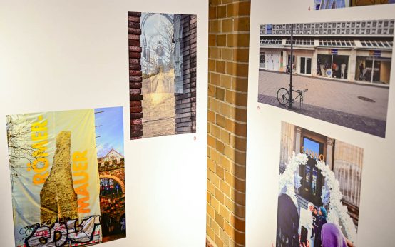 Bilder der Ausstellung „Heiße Quellen“ im Stadtmuseum.