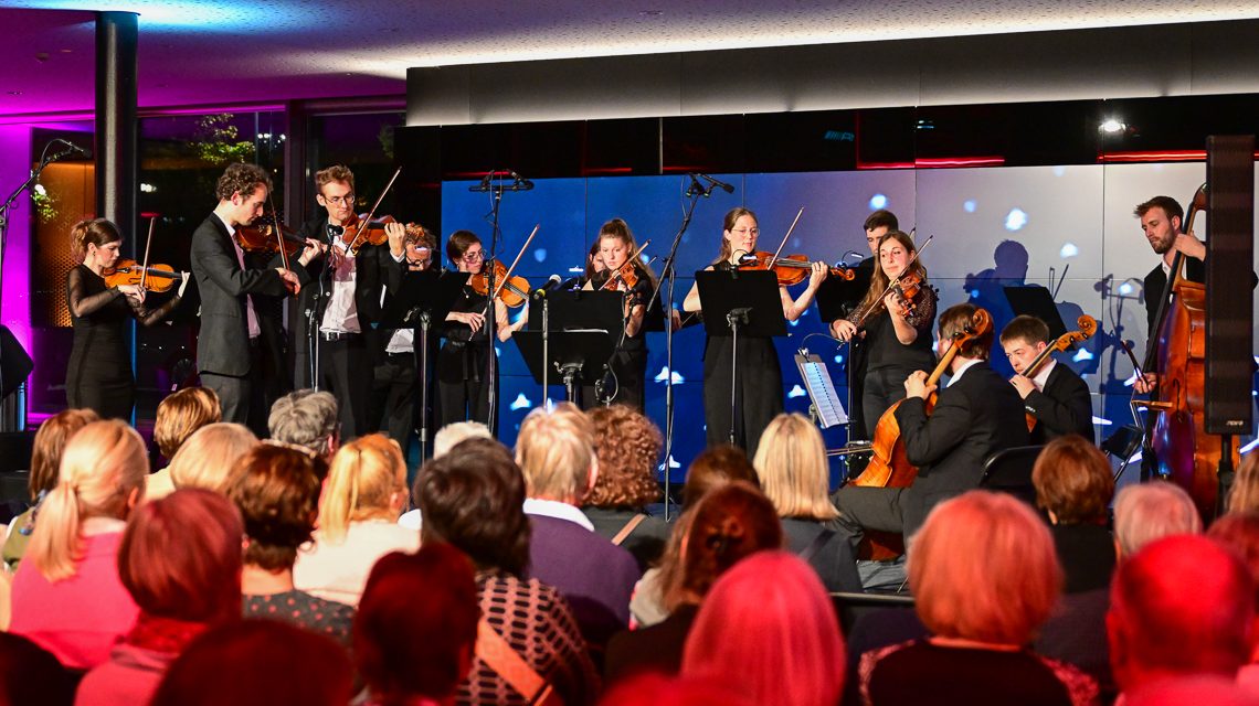 Kammerorchesterensemble Laubenheim beim Benefizkonzert bei Taunus Auto.