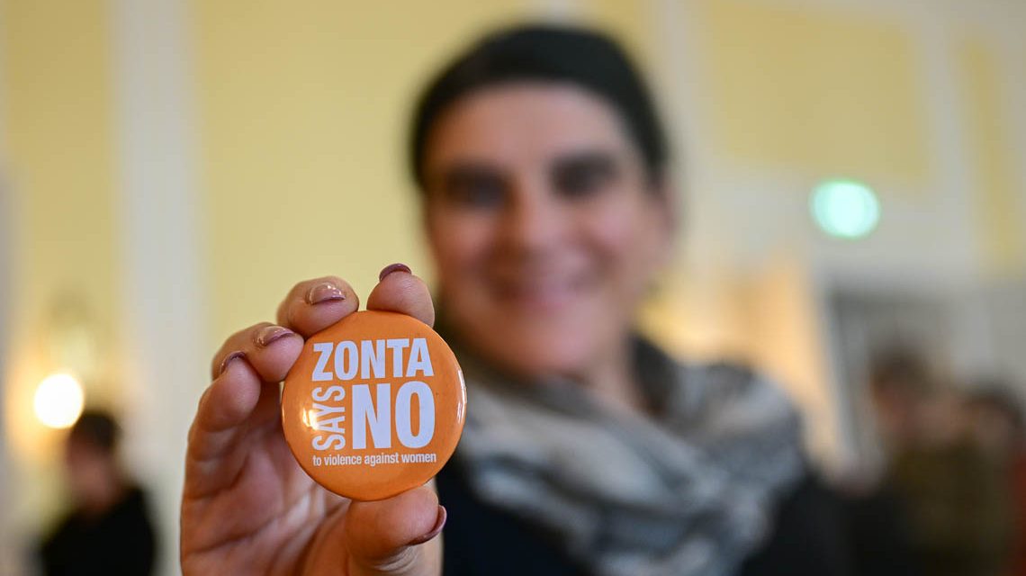 Zonta Club Wiesbaden: „Zonta says No“.