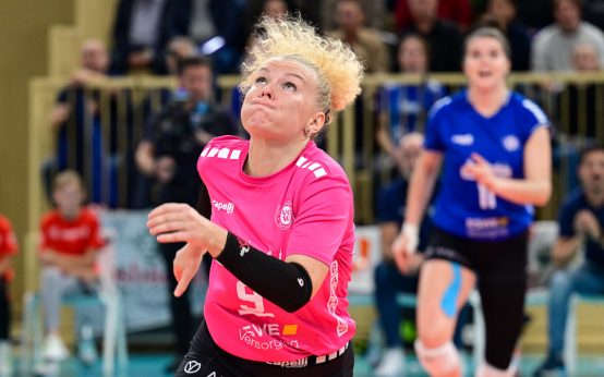 Archivbild, Rene Sain kämpferisch, läuft einen Ball hinterher.