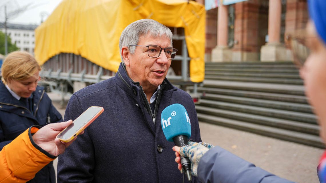 Gert-Uwe Mende, Wiesabden zeigt eine starke Krisenreaktion.