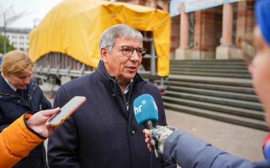 Gert-Uwe Mende, Wiesabden zeigt eine starke Krisenreaktion.