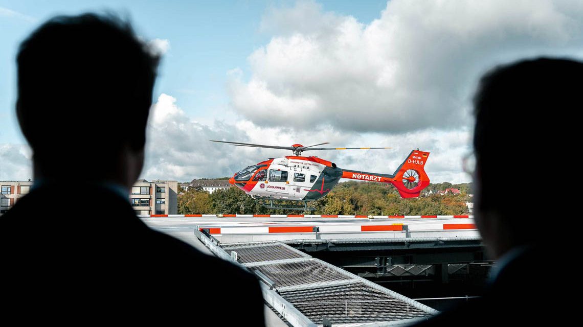 Erste Landung auf dem Helipad der neuen Helios HSK durch die Johanniter Luftrettung