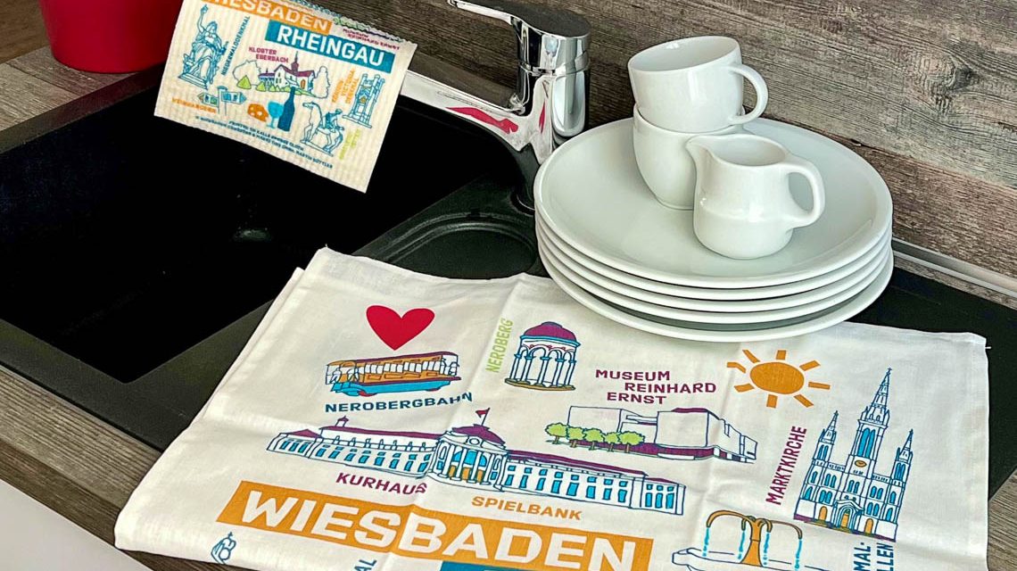 Nachhaltiges Geschirr- und Schwammtuch-Set mit Sehenswürdigkeiten der Region