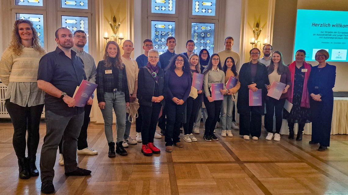 Sozialdezernentin Dr. Becher ehrt Auszubildende für internationale Praktika