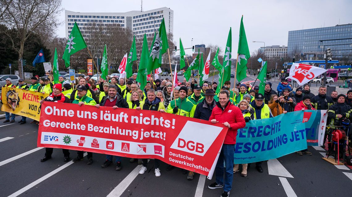 Hessens Beamte proben den Aufstand. Besoldungskürzungen