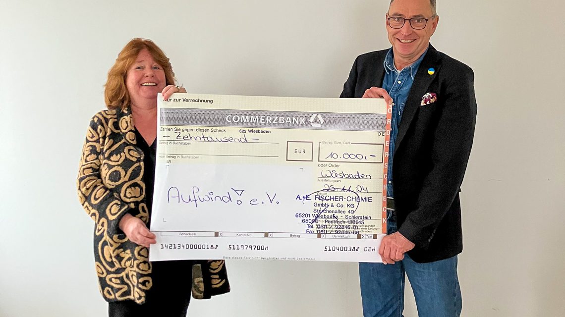 Sabine Brütting (Aufwind! e.V.), Manuel Fischer-Bothof (Geschäftsführer A. + E. Fischer-Chemie) (v.l.n.r.)