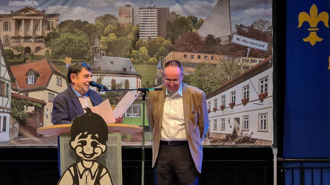 Harald Kuntze hält beim Neujahrsempfang die Laudation für Thomas Schreiner.