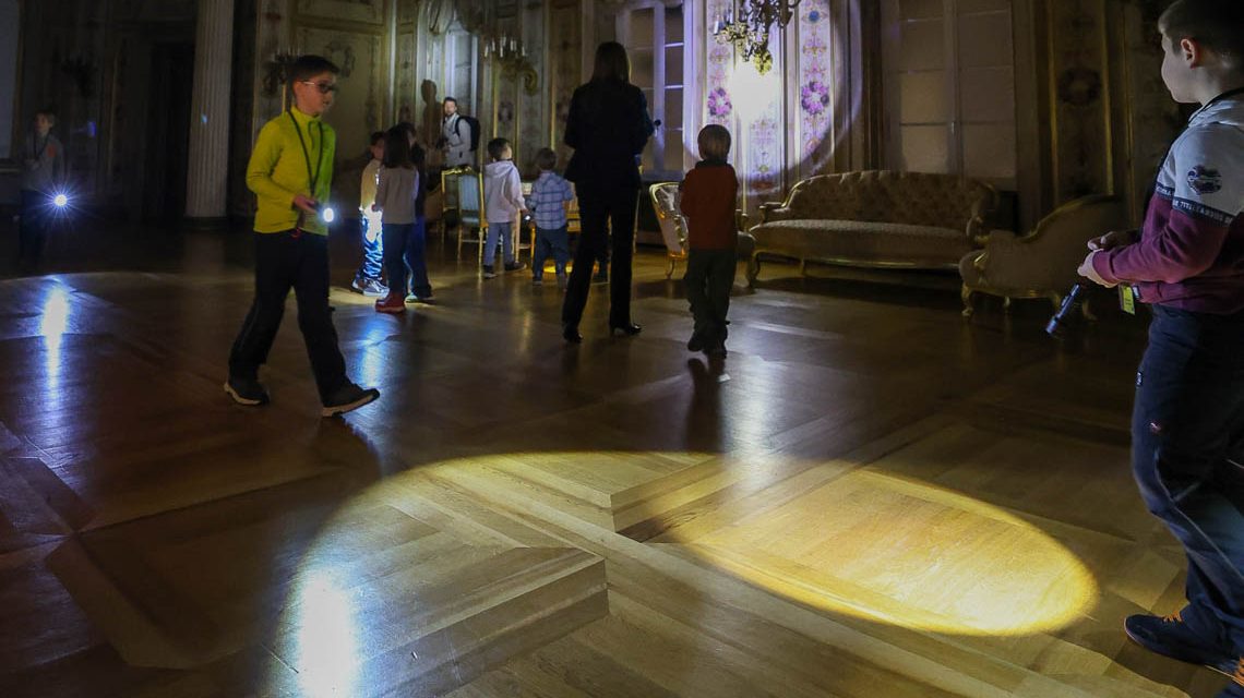 Taschenlampenführung durch den Hessischen Landtag. “Kleine Taschenlampe"