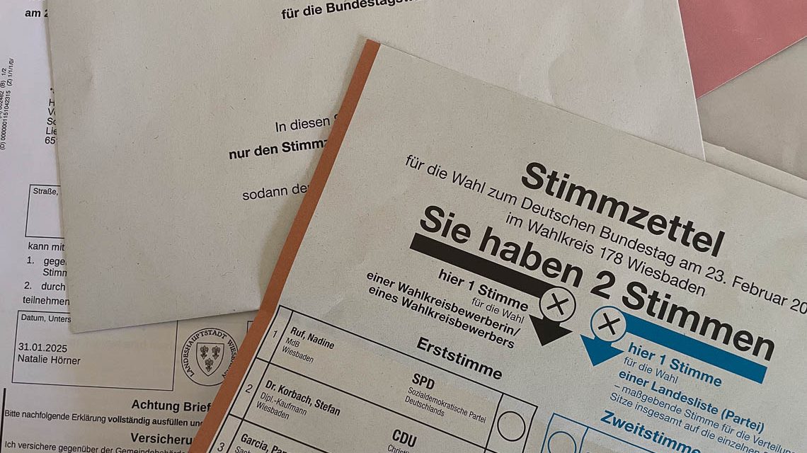 Briefwahl-Unterlagen für die Bundestagswahl 2023.
