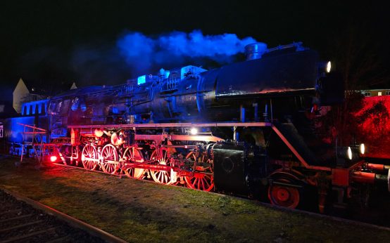 Dampflock bei der 1. Nacht der Lichter am Dotzheimer Bahnhof.