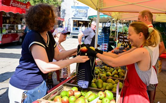 Mittwoch Nachmittags-Wochenmarkt auf dem Luisenplatz. kostenfrei parken.