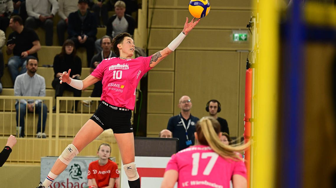 Oliva Rusek, VC Wiesbaden, mal krafvoll, dann aber auch gefühlvoll. Wie es die Situation erfordert.