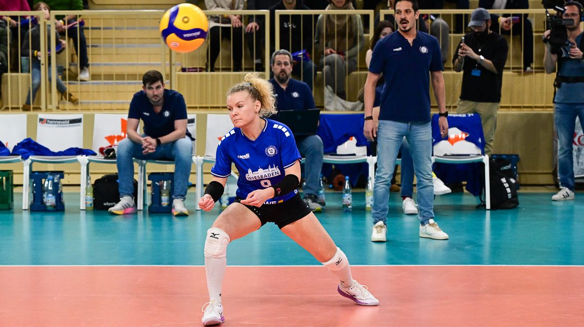 Rene Sain kann dem Ball nur noch nachschauen.