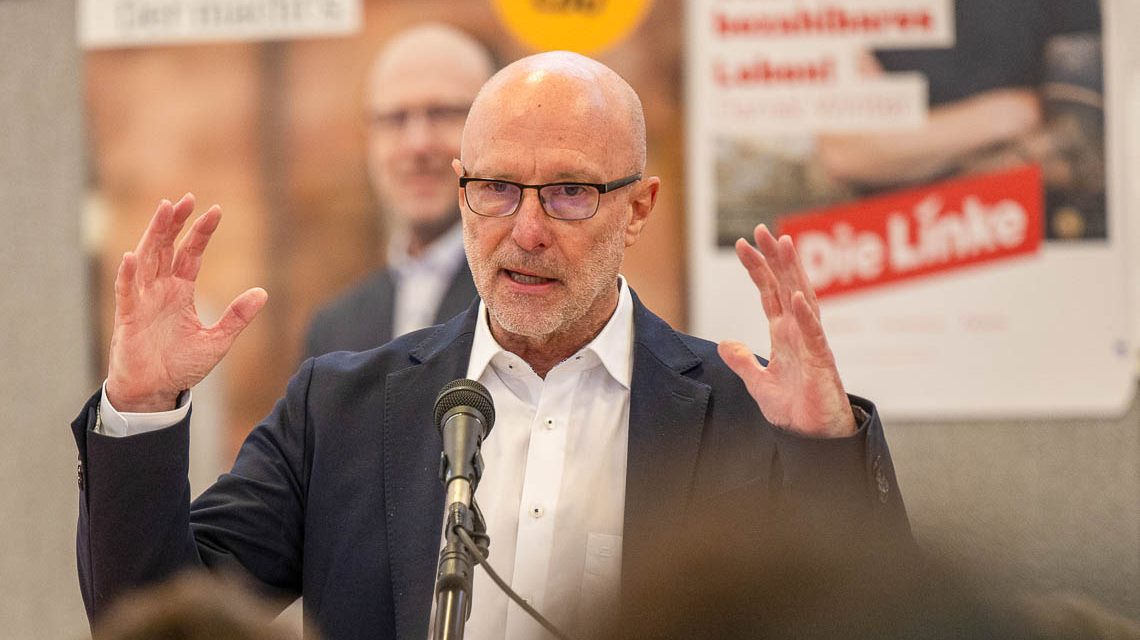 Stefan Korbach auf einer Podiumsdiskussion bei der Obermayr-Europa-Schule.